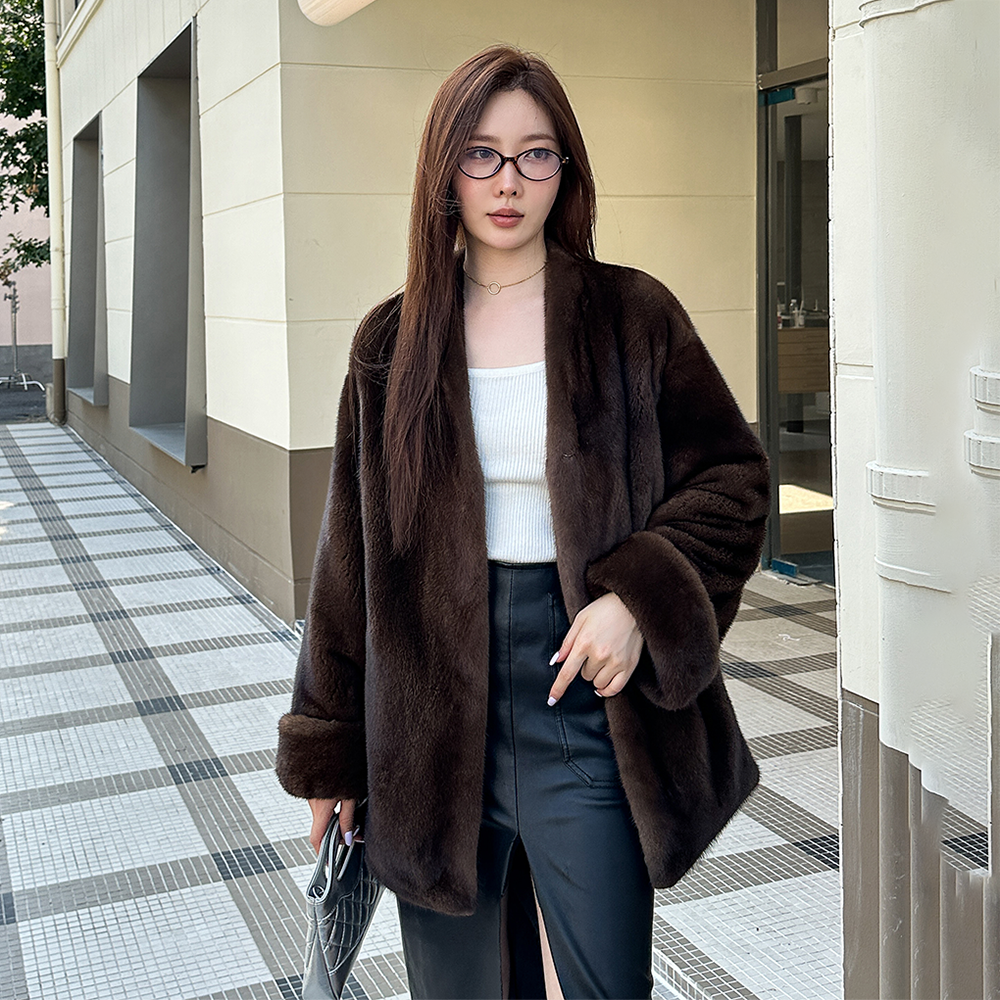 奢侈小姐 2025冬新款进口天鹅绒短二挽袖V领整貂水貂皮草外套女