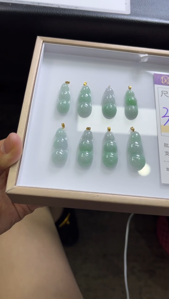 【闪购商品】翡翠颈饰18K金镶嵌V74 /多样性发一件/配绳子