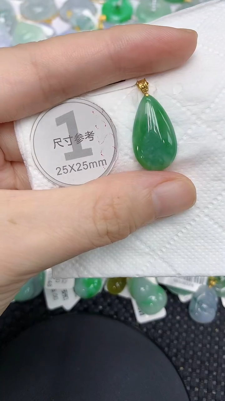 颈饰18K金镶嵌翡翠1111111111