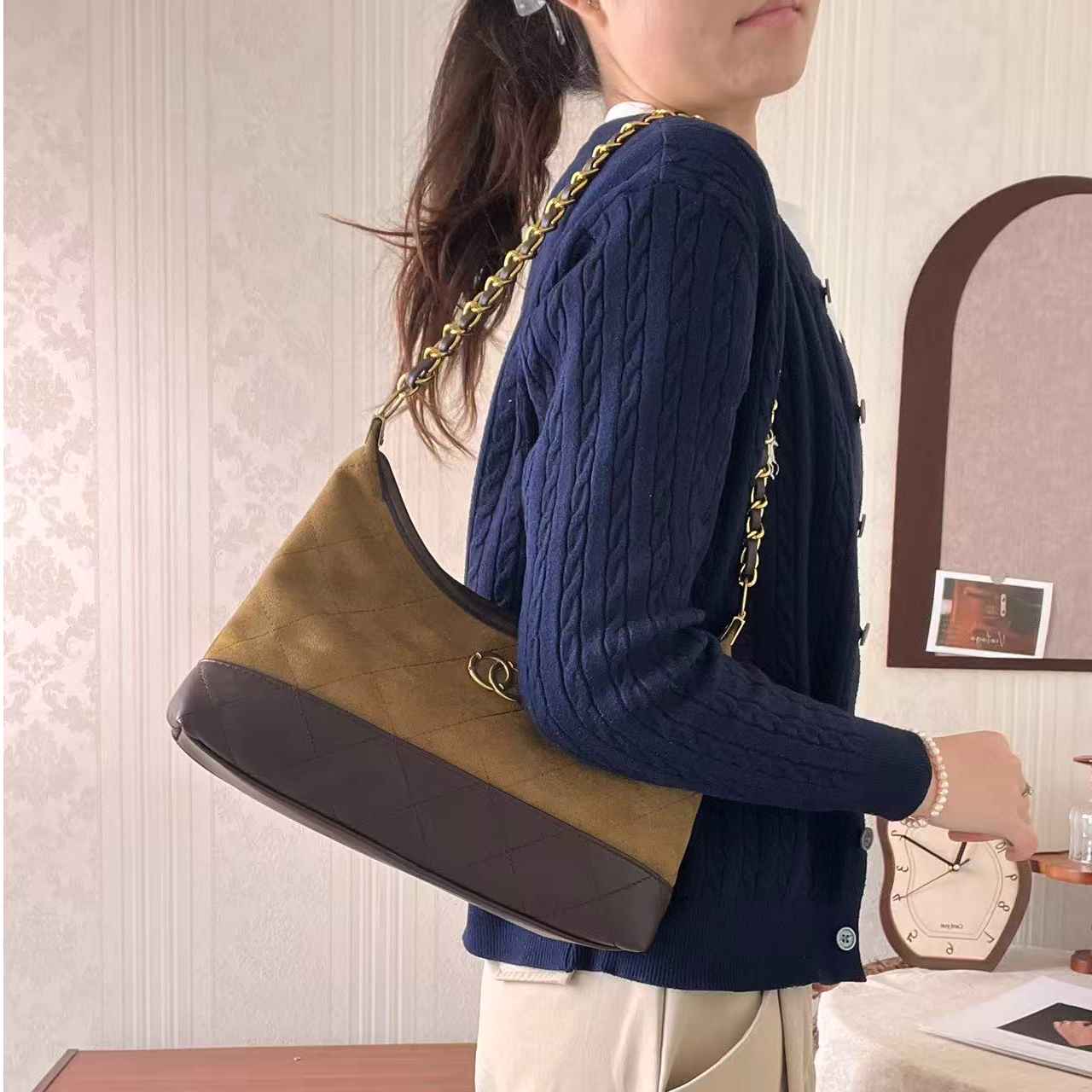 麂皮绒单肩斜跨大空间女包