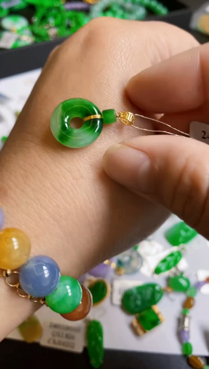 【闪购商品】翡翠颈饰18K金镶嵌吊坠