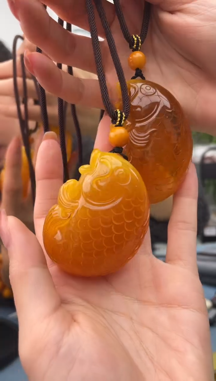 【闪购商品】蜜蜡珠宝奇石未镶嵌微瑕配绳多样性发其一假一罚十040