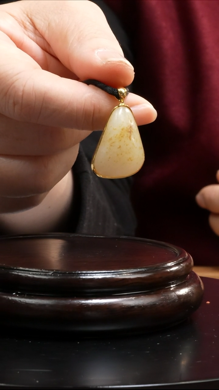 【闪购商品】和田玉吊坠(不含链)18K金镶嵌9克和田玉原石
