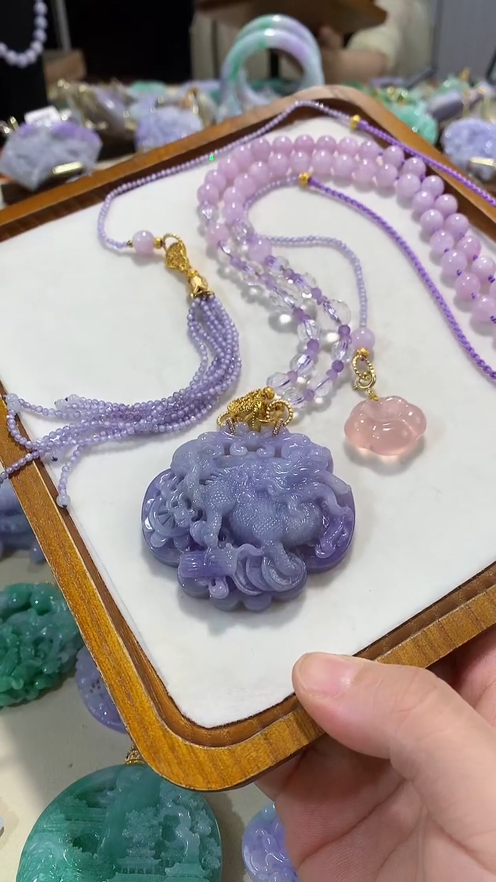 颈饰未镶嵌翡翠吊坠