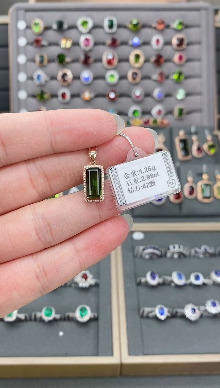 【闪购商品】碧玺颈饰18K金镶嵌2.98   
