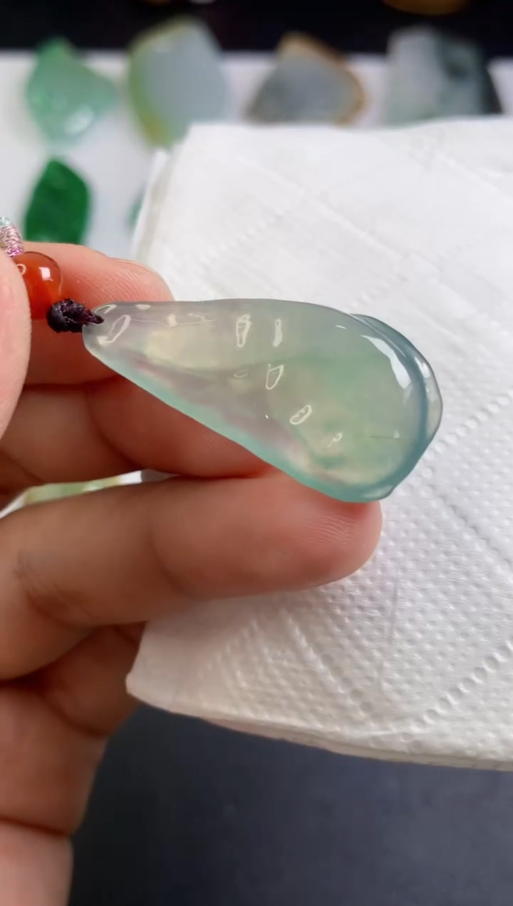 颈饰未镶嵌翡翠  