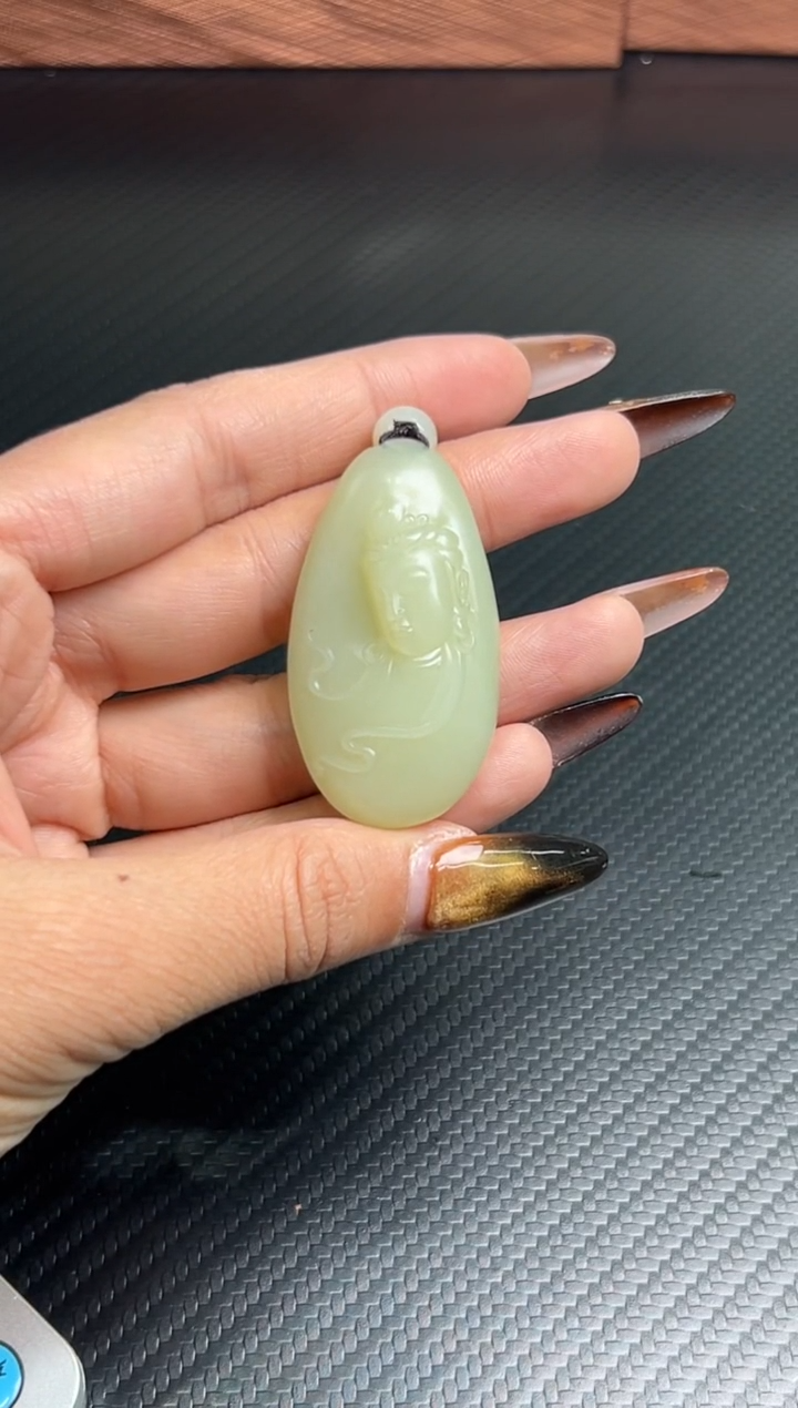 吊坠(赠链)未镶嵌和田玉且末迪克兰二细微色差吊坠m