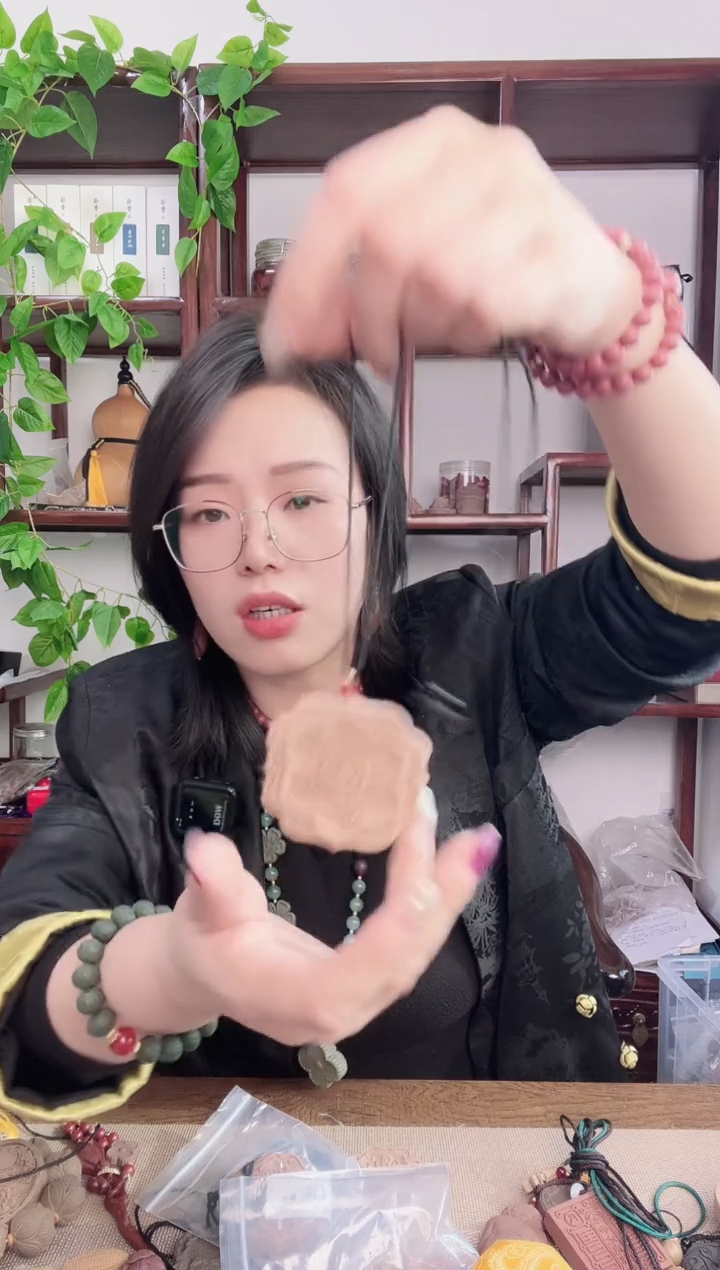 珠串瑕疵大四合的六字真言