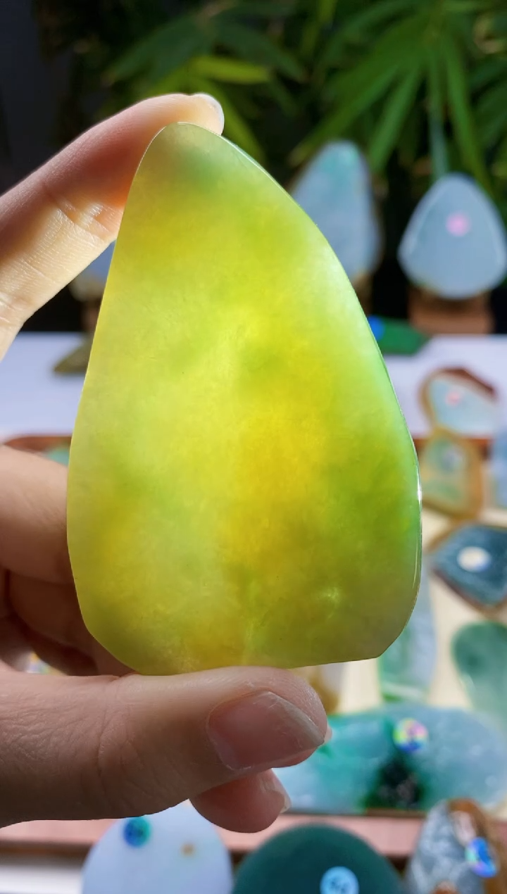 定制翡翠未镶嵌翡翠