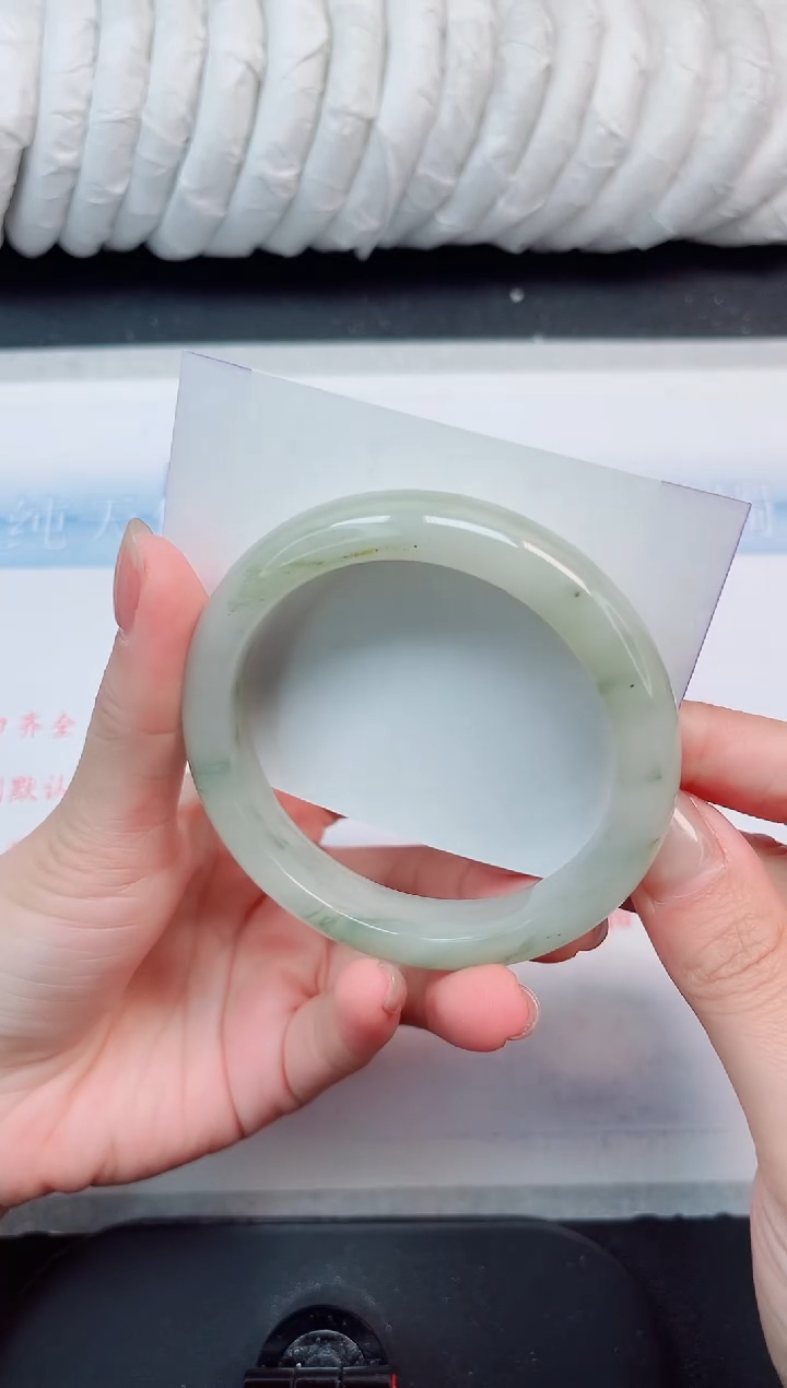 【闪购商品】石英质玉手镯未镶嵌53#58.4有洒金