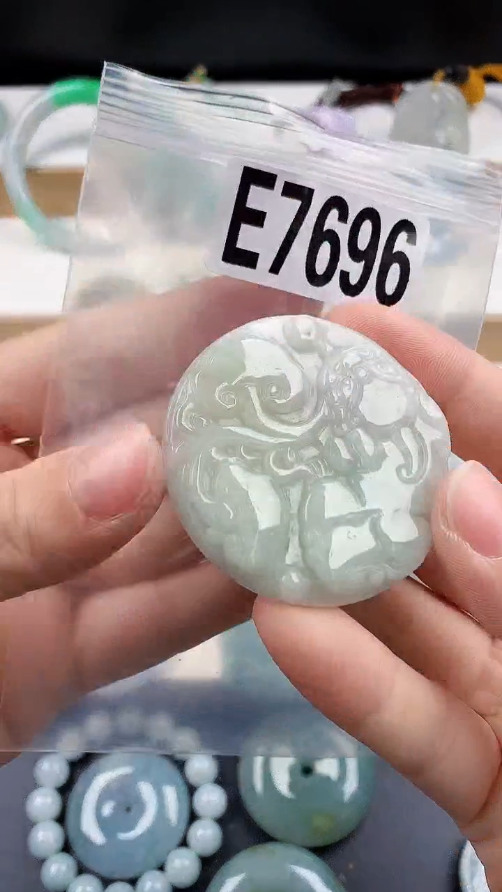 颈饰未镶嵌翡翠天然翡翠吊坠挂件