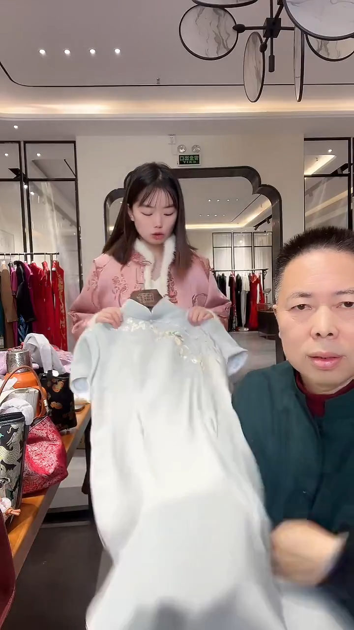 重工定制款刺绣款素雅淡绿色旗袍 699 xl码