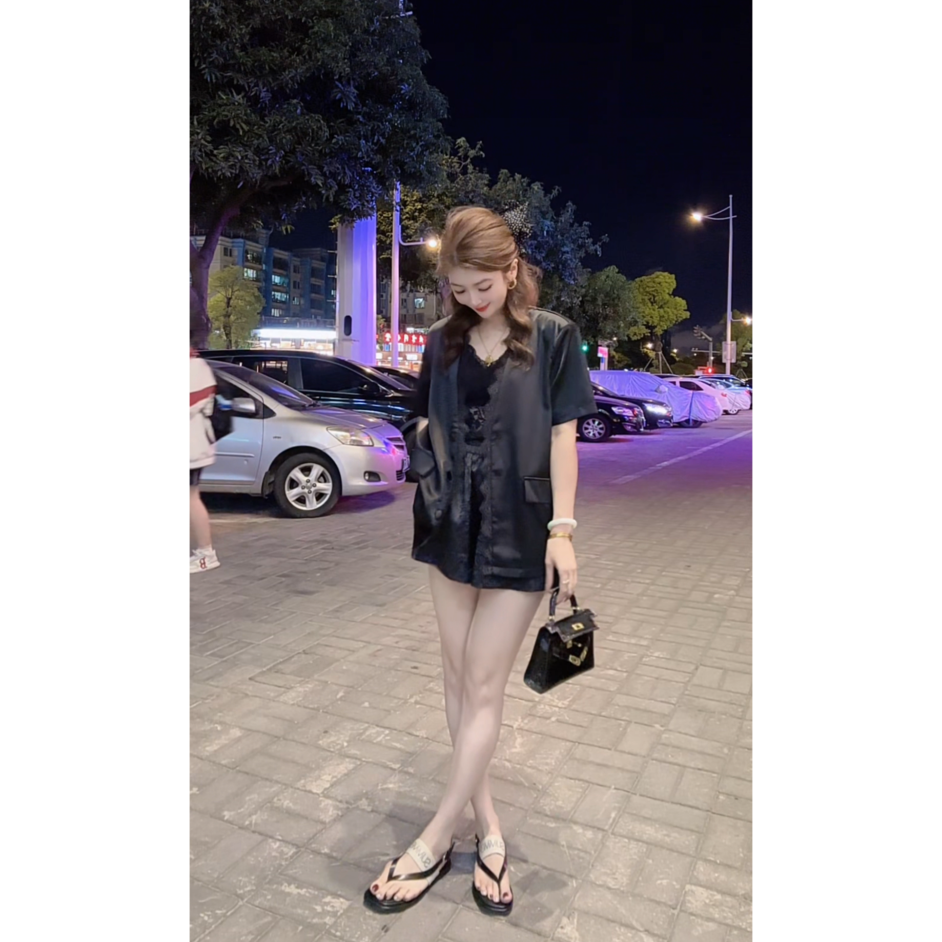 涵儿家洋气后背蕾丝设计缎面西装外套VS松紧腰提花肌理纹阔腿短裤