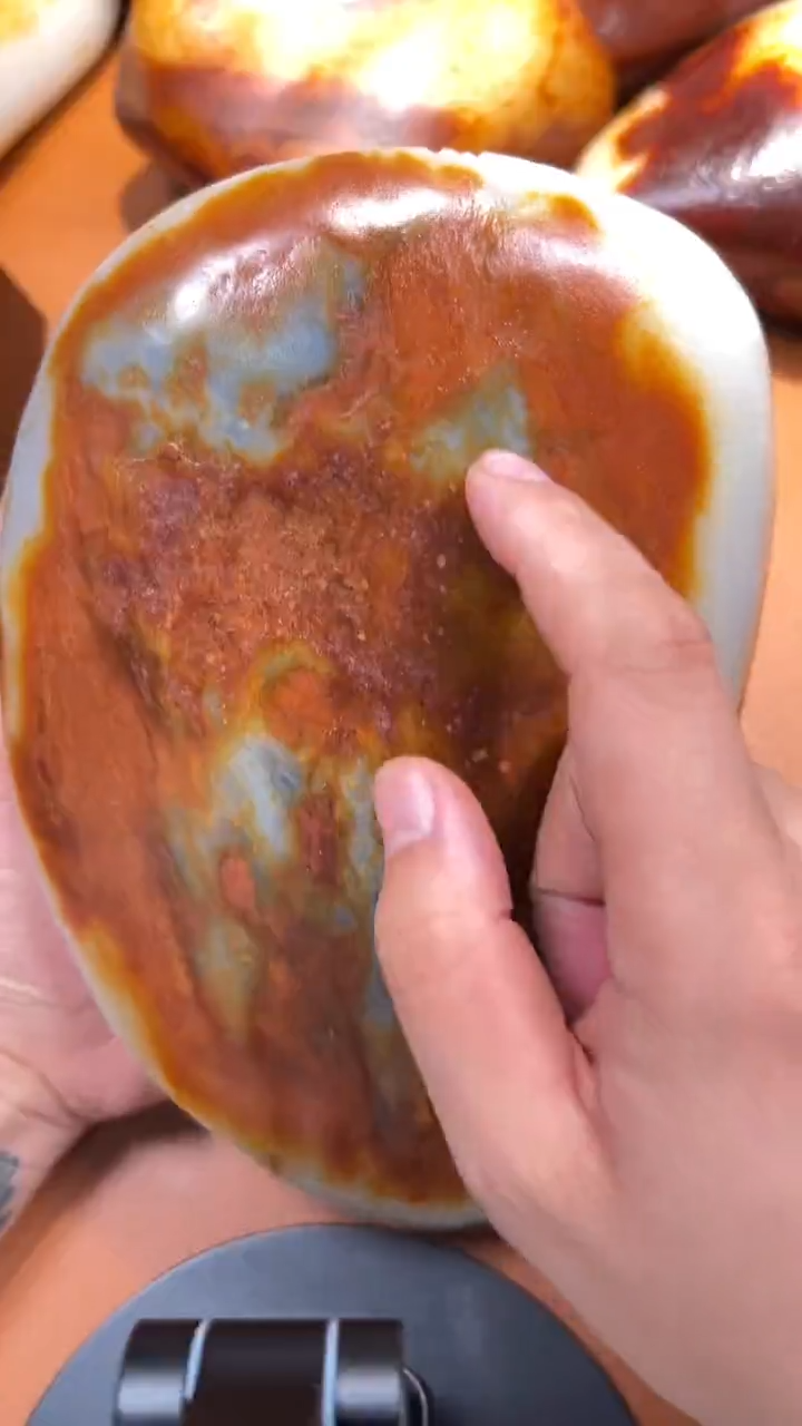 未镶嵌和田玉把件乡**。和田玉