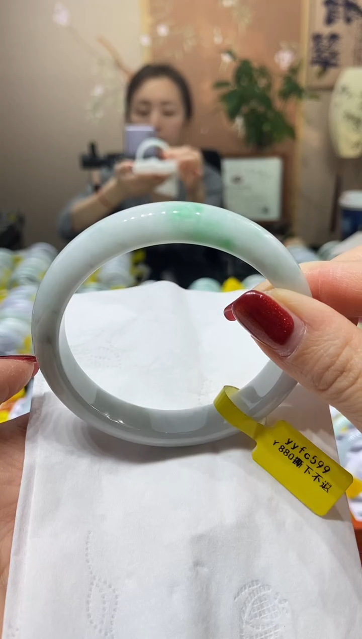 【闪购商品】翡翠手镯未镶嵌59.7圈口