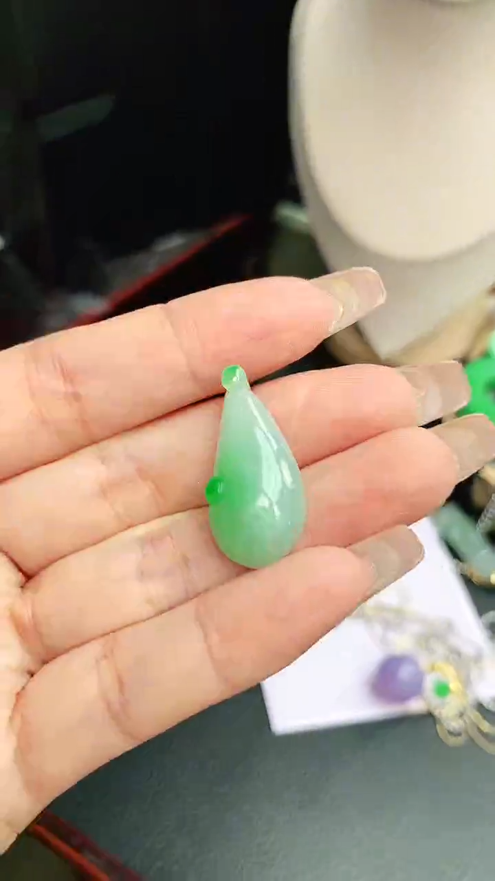 颈饰未镶嵌翡翠文赠礼盒证书 摆件