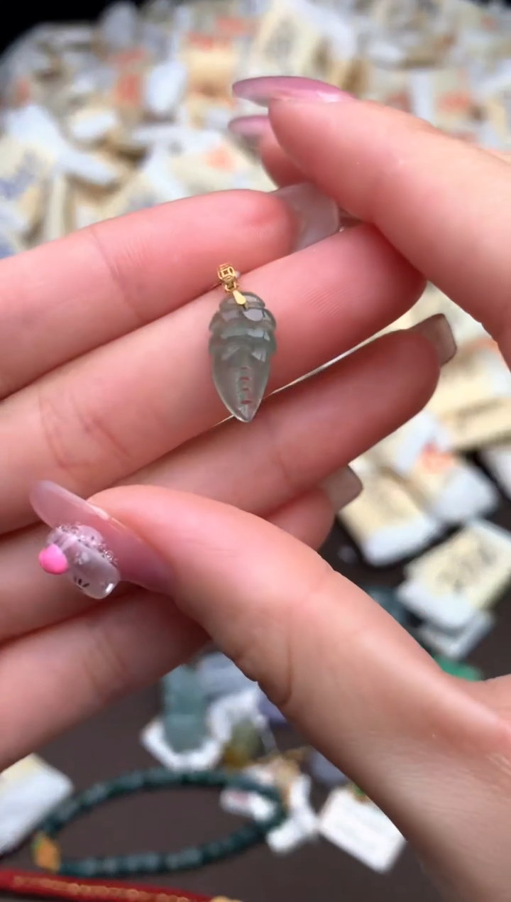 【闪购商品】翡翠挂件18K金镶嵌  —  