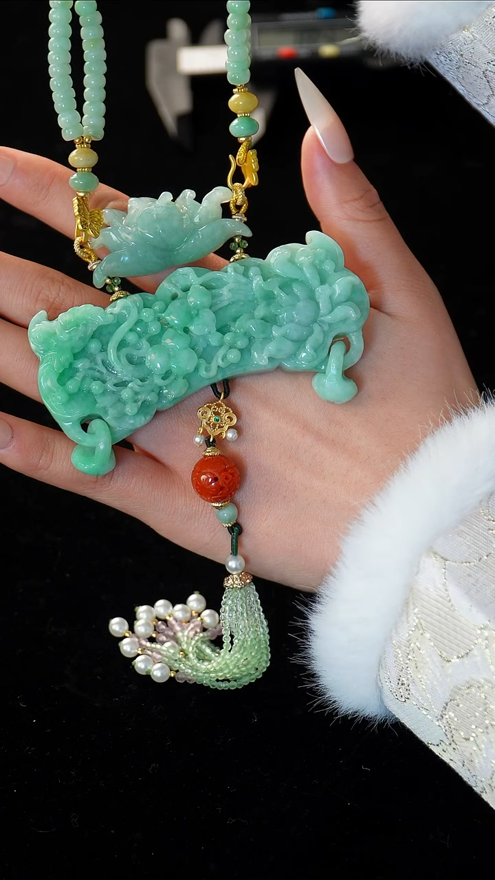 【闪购商品】翡翠颈饰未镶嵌花开富贵