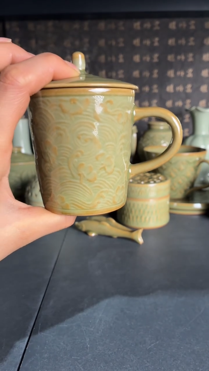 耀州窑仰山青釉落花流水咖啡杯微瑕