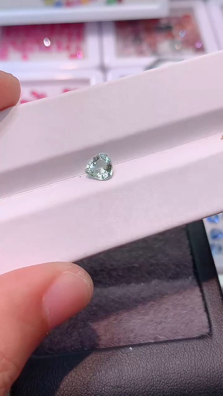 【闪购商品】碧玺裸石未镶嵌水滴0.61