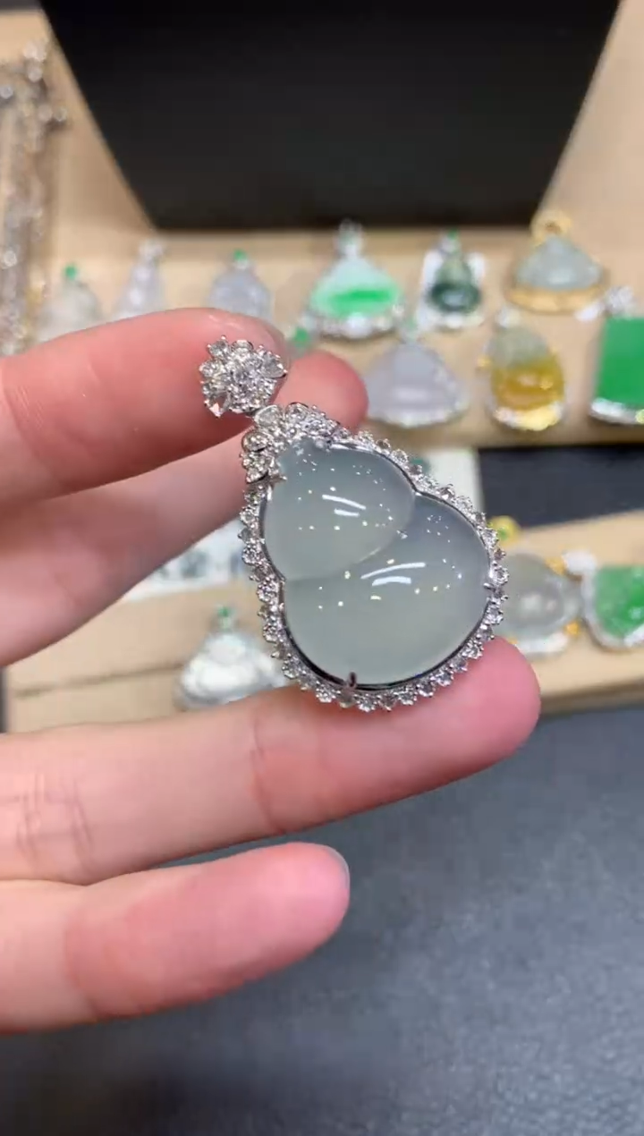 【闪购商品】翡翠颈饰18K金镶嵌葫芦【无服务费】