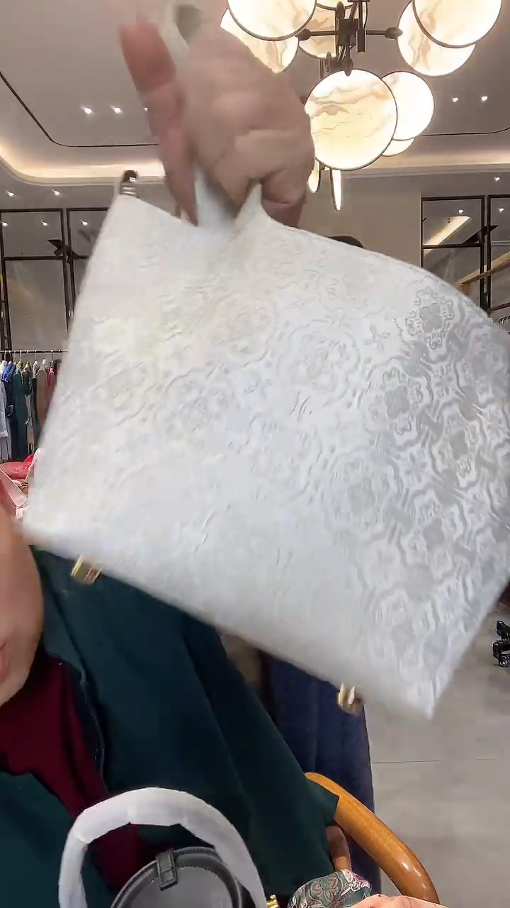 水桶包白色定胜纹包包 399