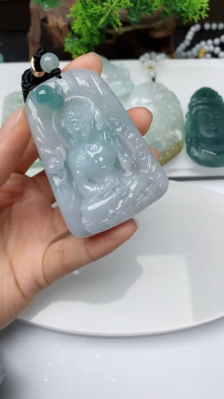 【闪购商品】翡翠颈饰未镶嵌        
