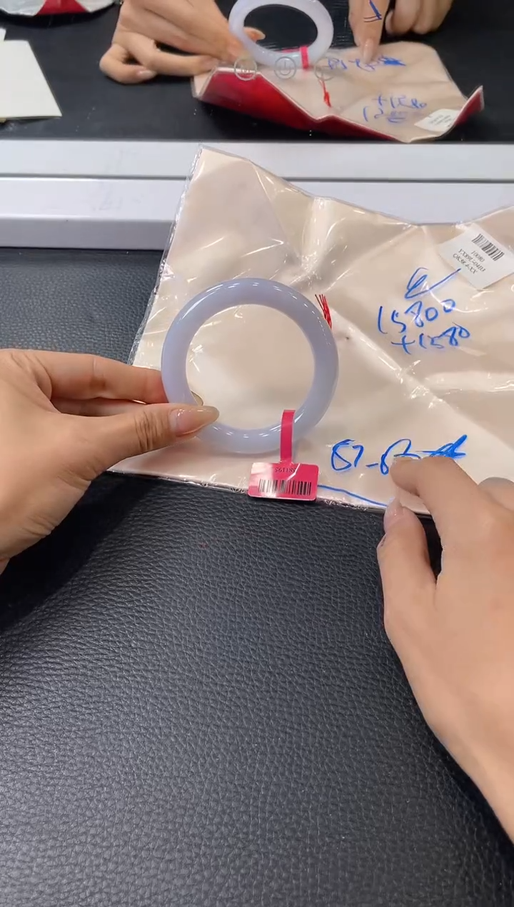 【闪购商品】翡翠手镯未镶嵌手镯