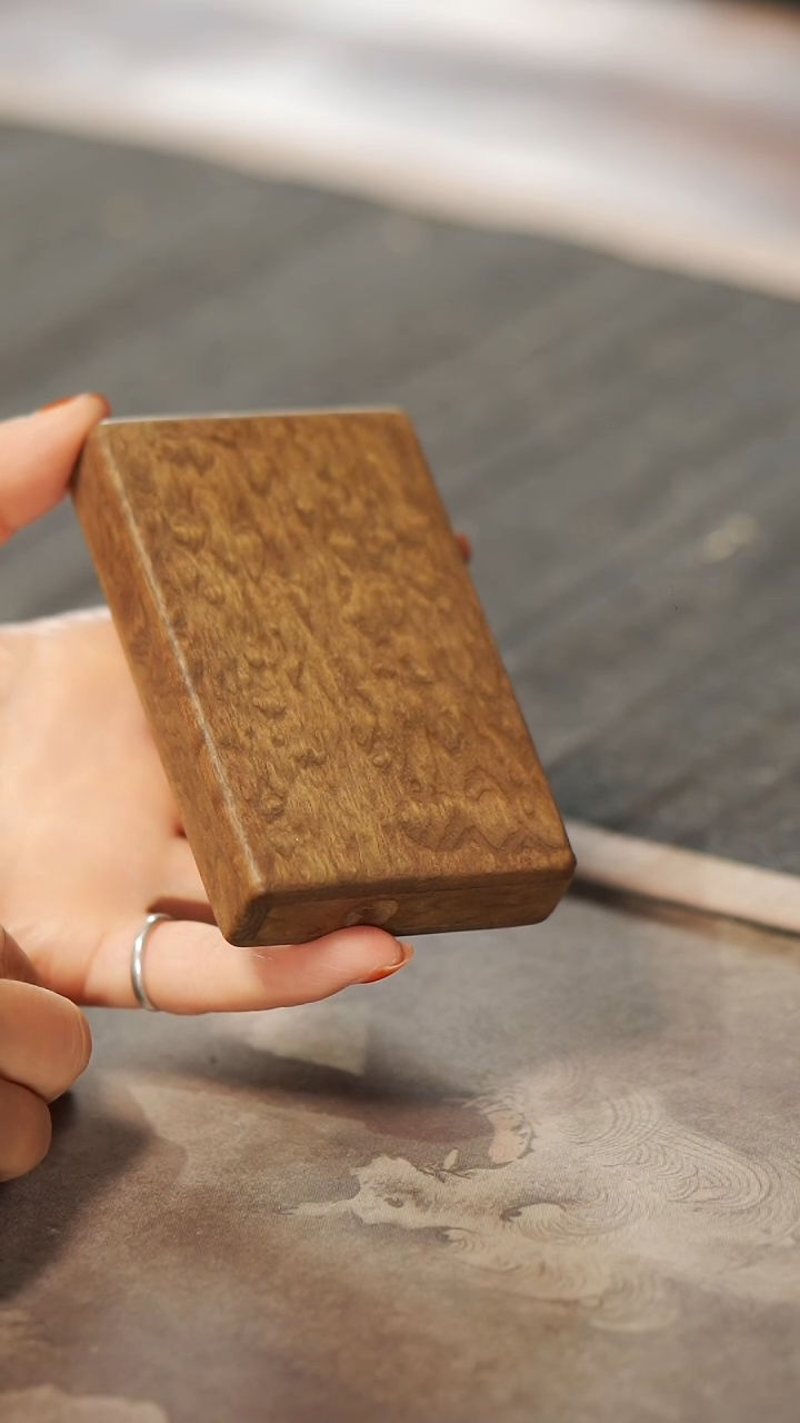 【闪购商品】金丝楠木雕468雨滴纹烟盒