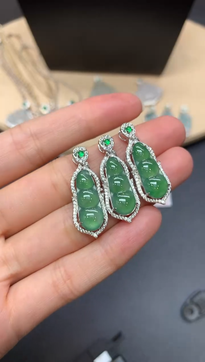 【闪购商品】翡翠吊坠(不含链)银S925镶嵌福豆【多样性发其一】