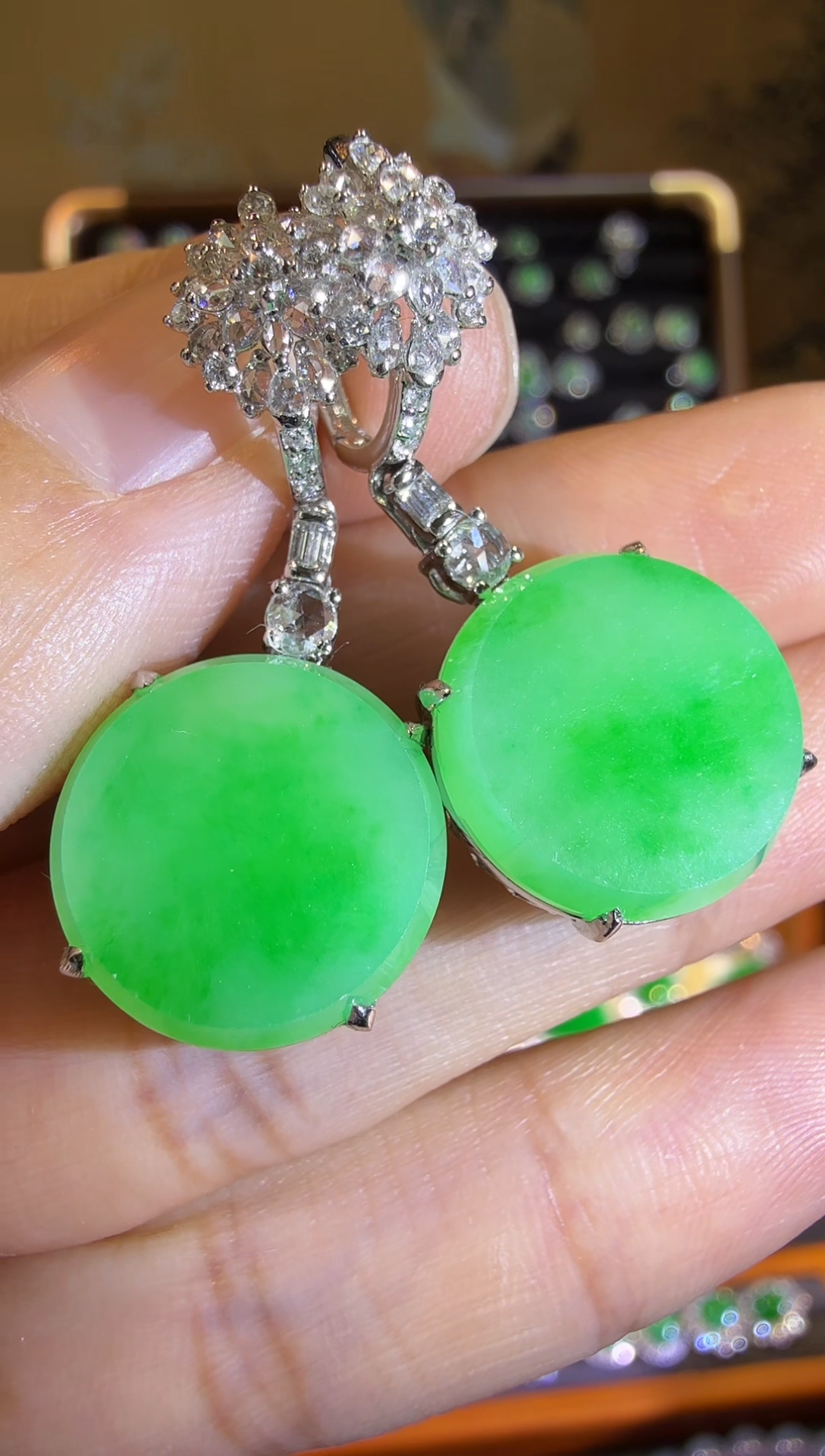 【闪购商品】翡翠耳饰18K金镶嵌高冰满绿圆牌耳坠开盖一刀切