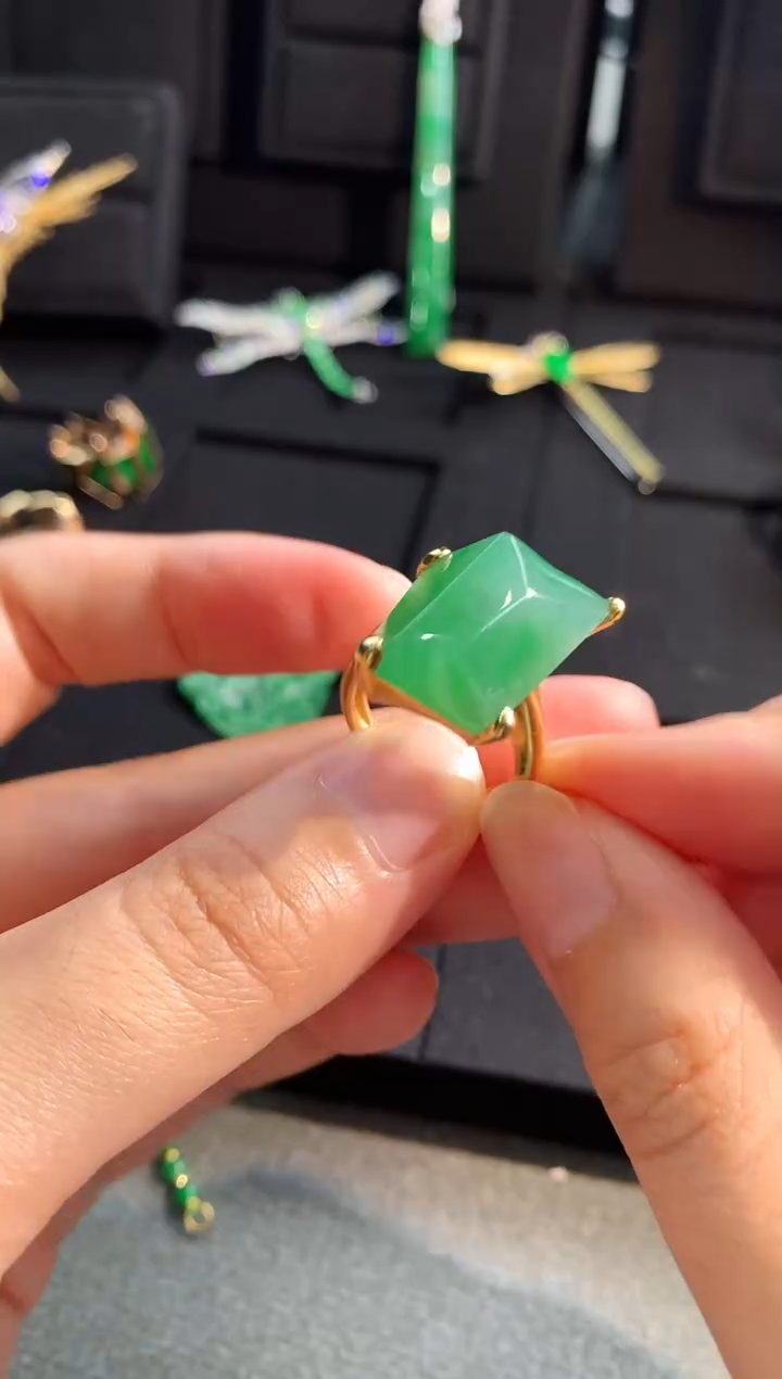 【闪购商品】翡翠戒指18K金镶嵌手饰