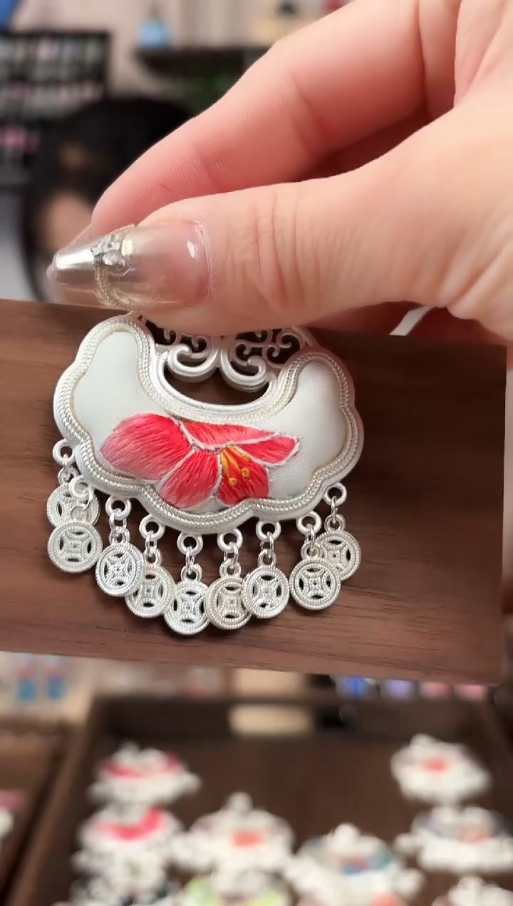 【闪购商品】织绣艺枝独秀手工饰品185