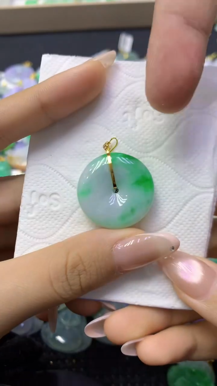 颈饰18K金镶嵌翡翠天然缅甸翡翠A货