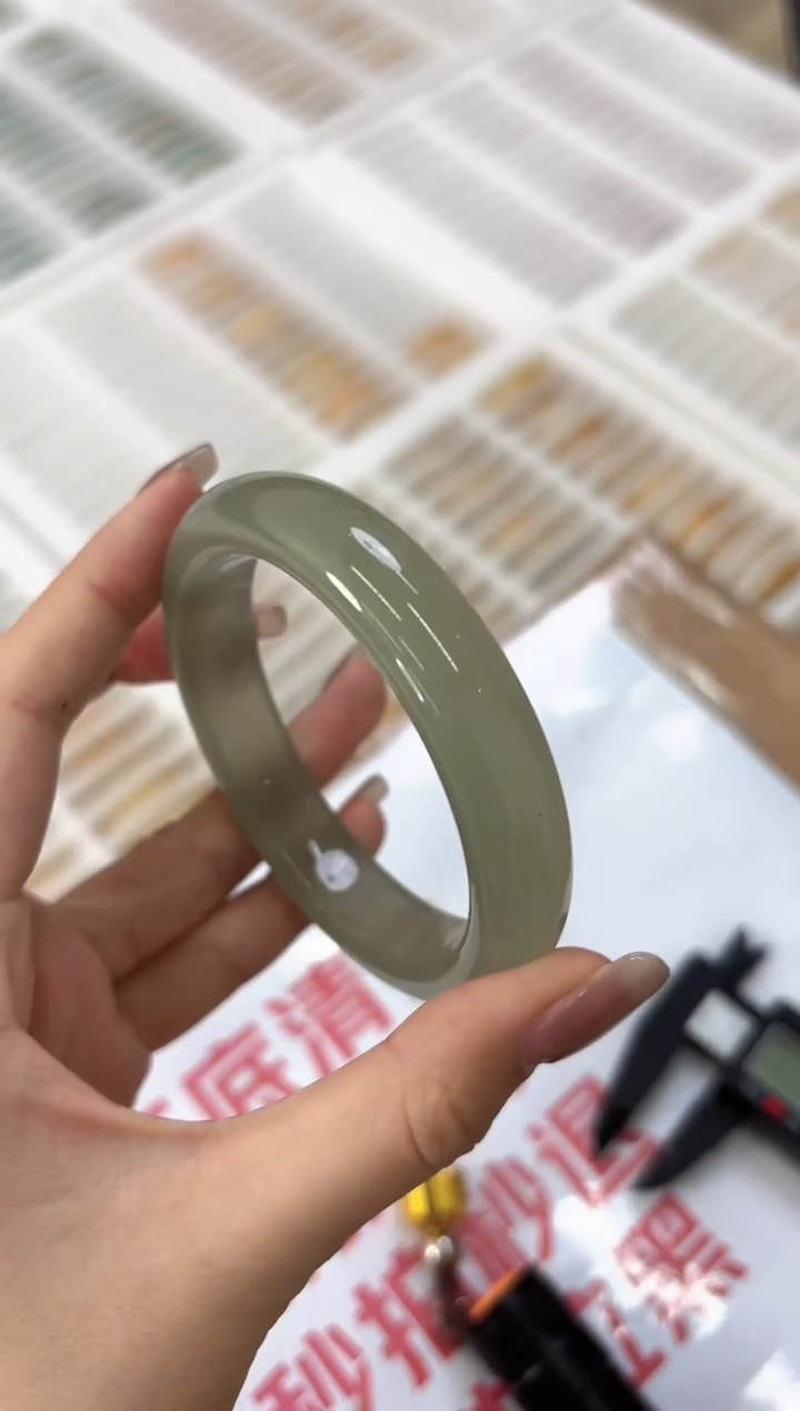 未镶嵌手镯石英质玉32-61D