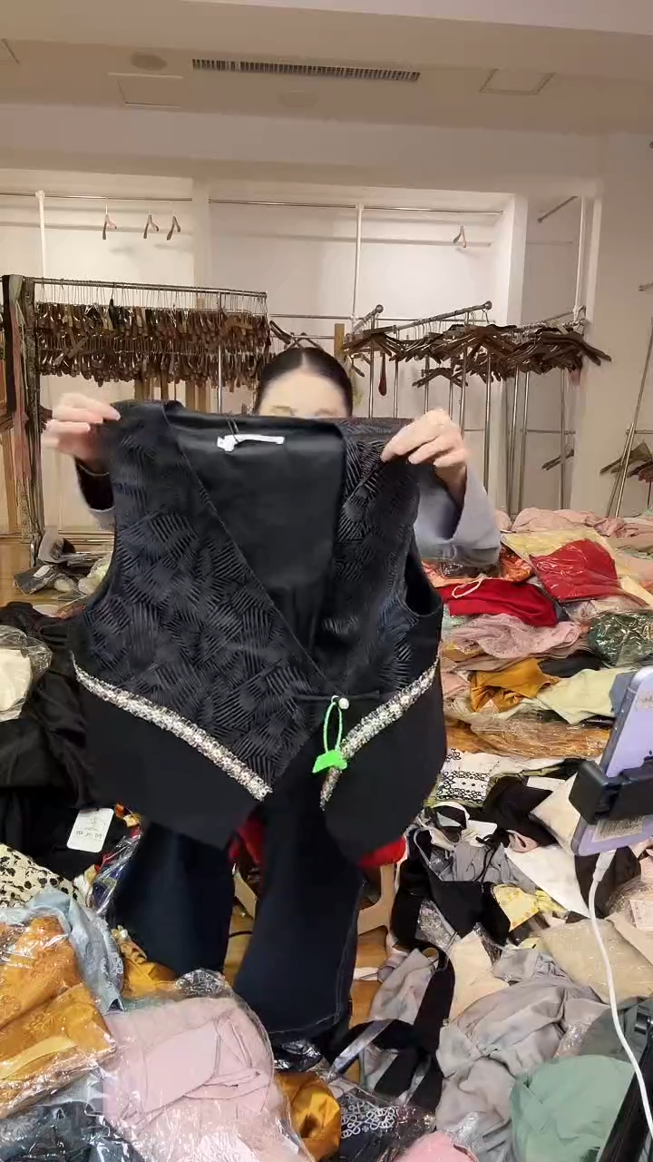 马甲       M码       80-110斤