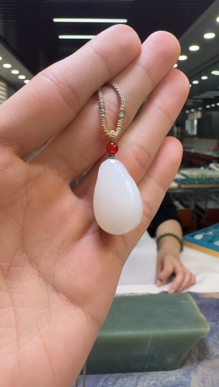 颈饰未镶嵌和田玉羊脂白水滴无事牌/配绳