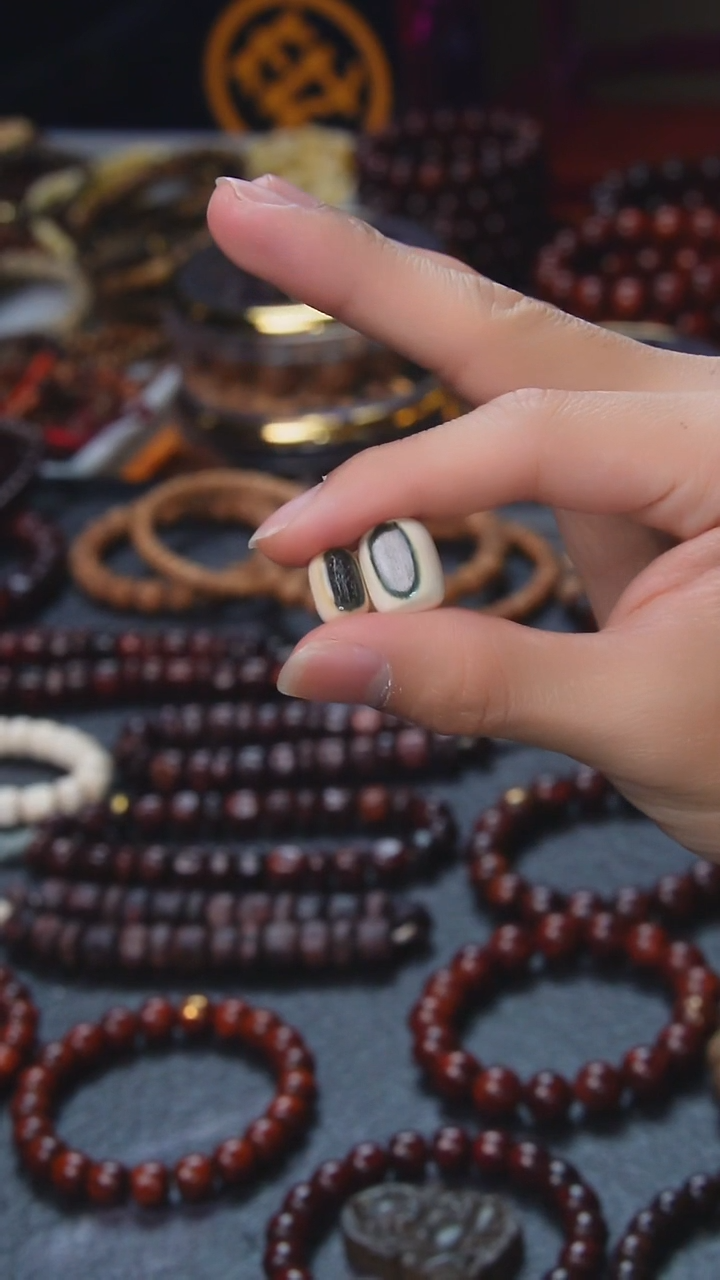 其他猛犸象牙?***浅猛犸牙蓝眼睛单珠