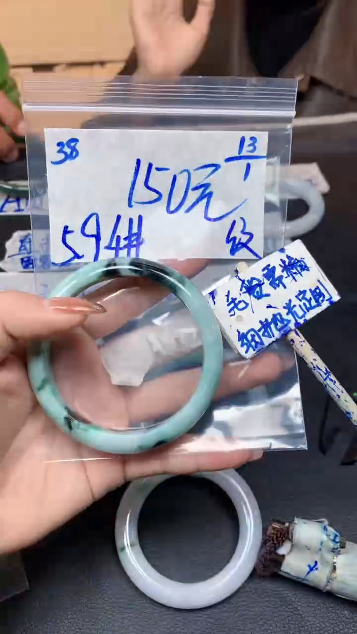 【闪购商品】定制翡翠未镶嵌38毛货需精细抛光手镯多样性拍一发一