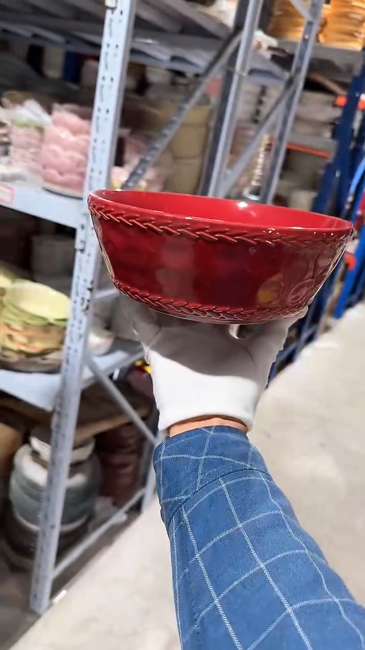 陶瓷红色折边汤碗微瑕 凑满20元包邮