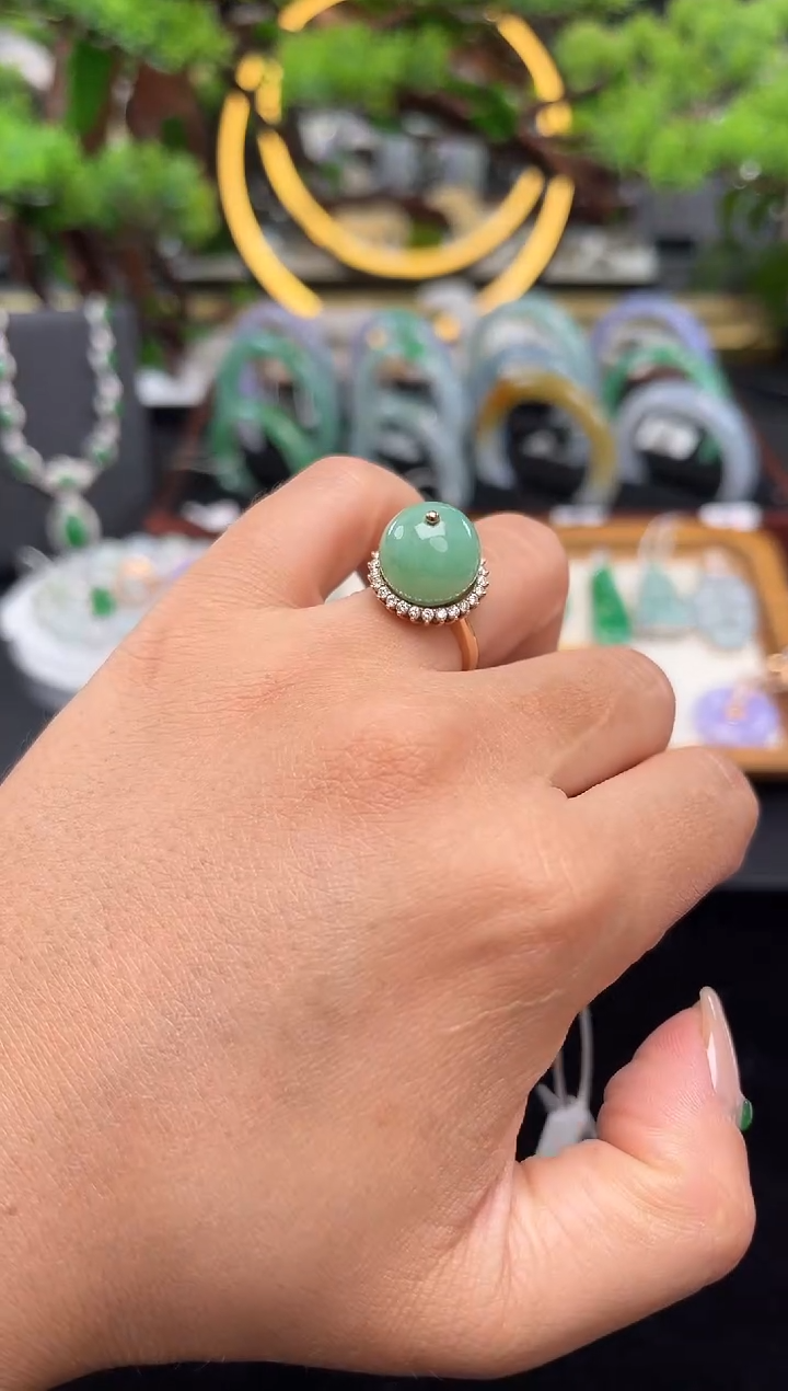 18K金镶嵌戒指翡翠戒指