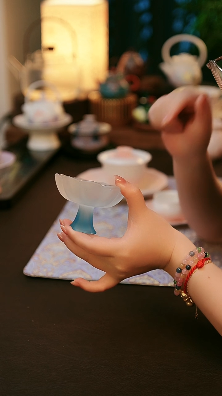 陶瓷茶具蓝色莲花盏