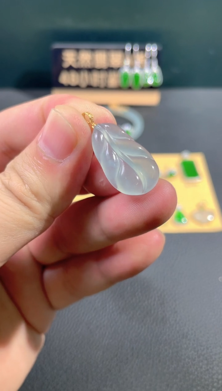 【闪购商品】翡翠颈饰18K金镶嵌翡翠