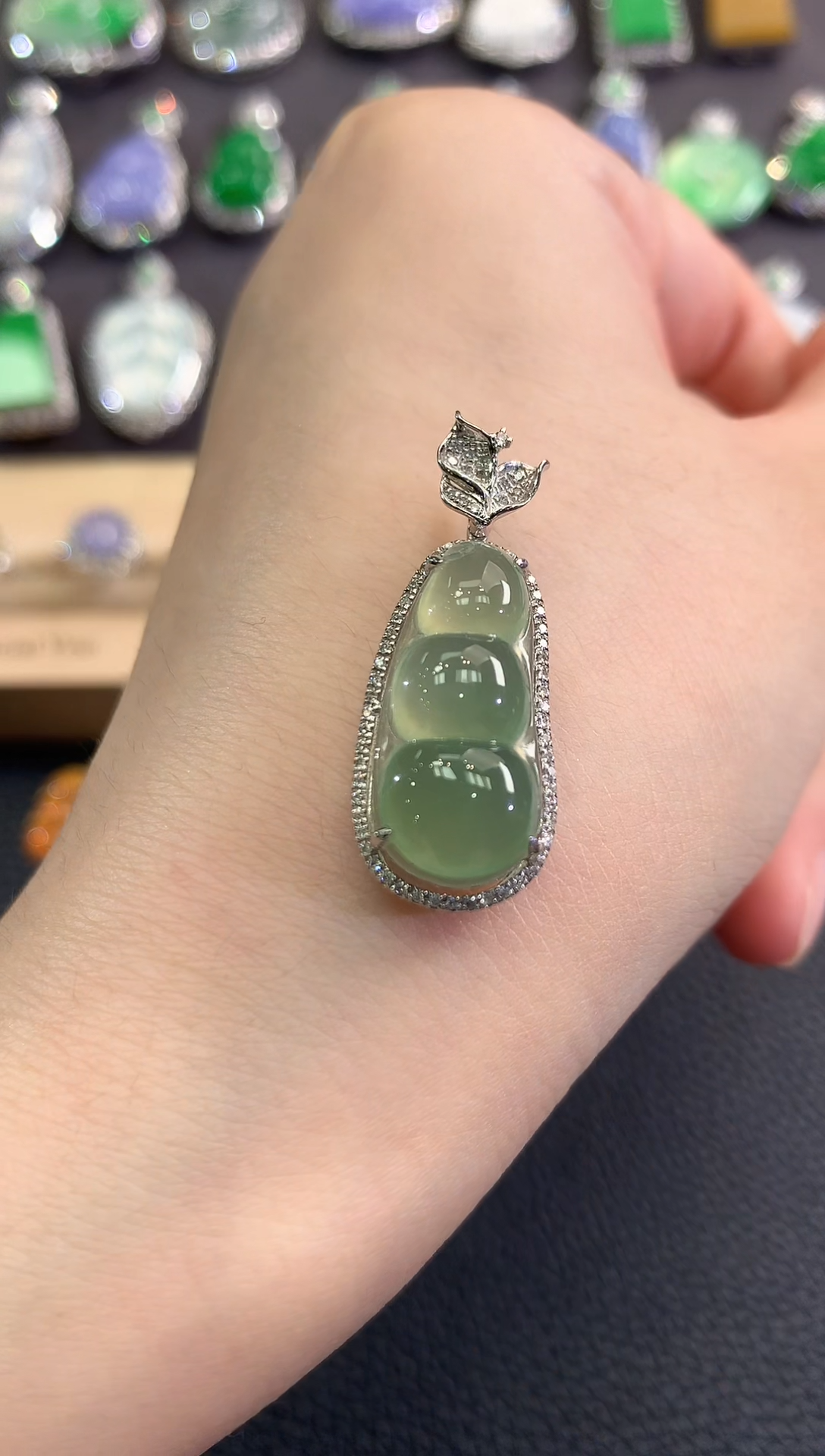 翡翠18K金镶嵌吊坠(不含链)春日珠宝 B39