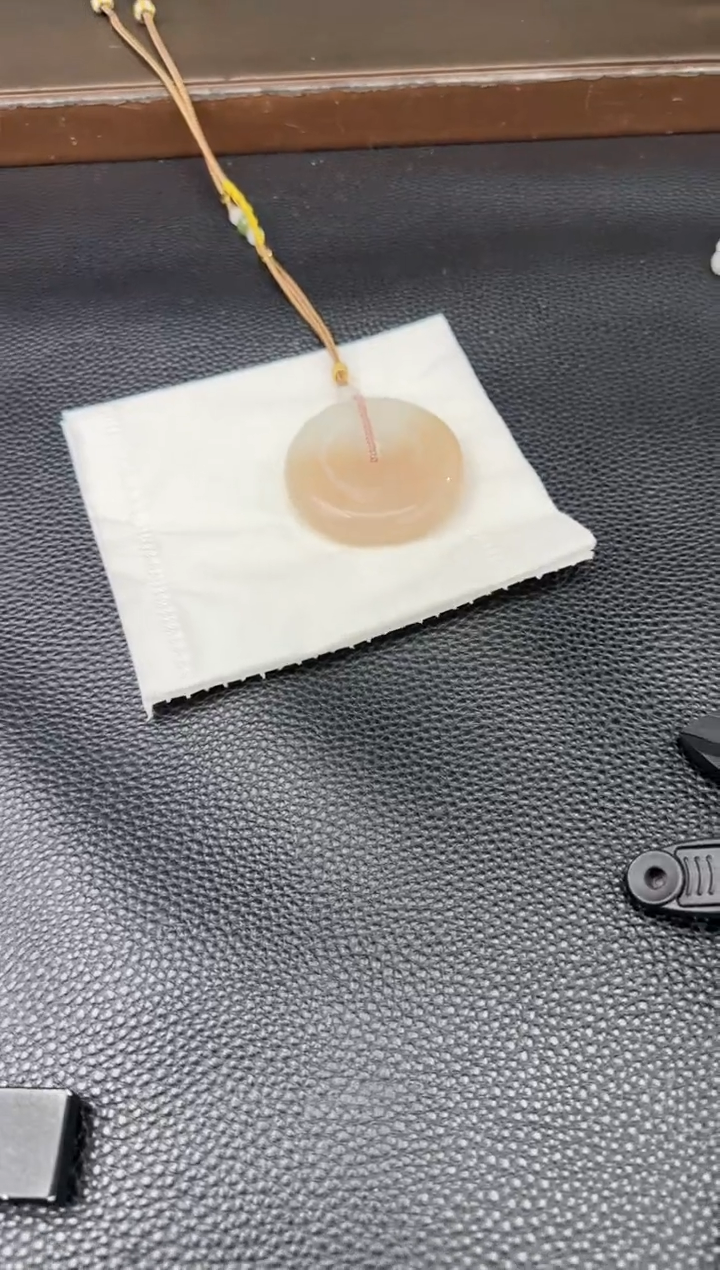 颈饰未镶嵌和田玉白加粉平安扣