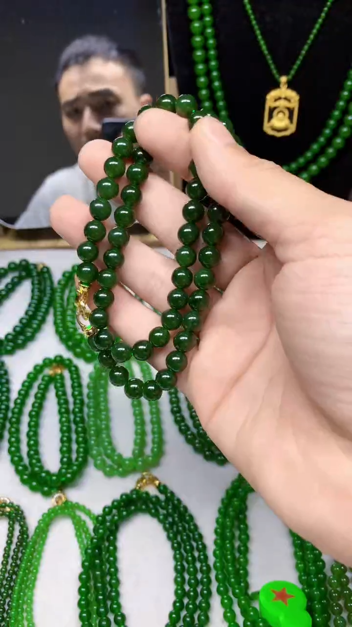 和田玉（碧玉）未镶嵌项链卡8的菠菜绿