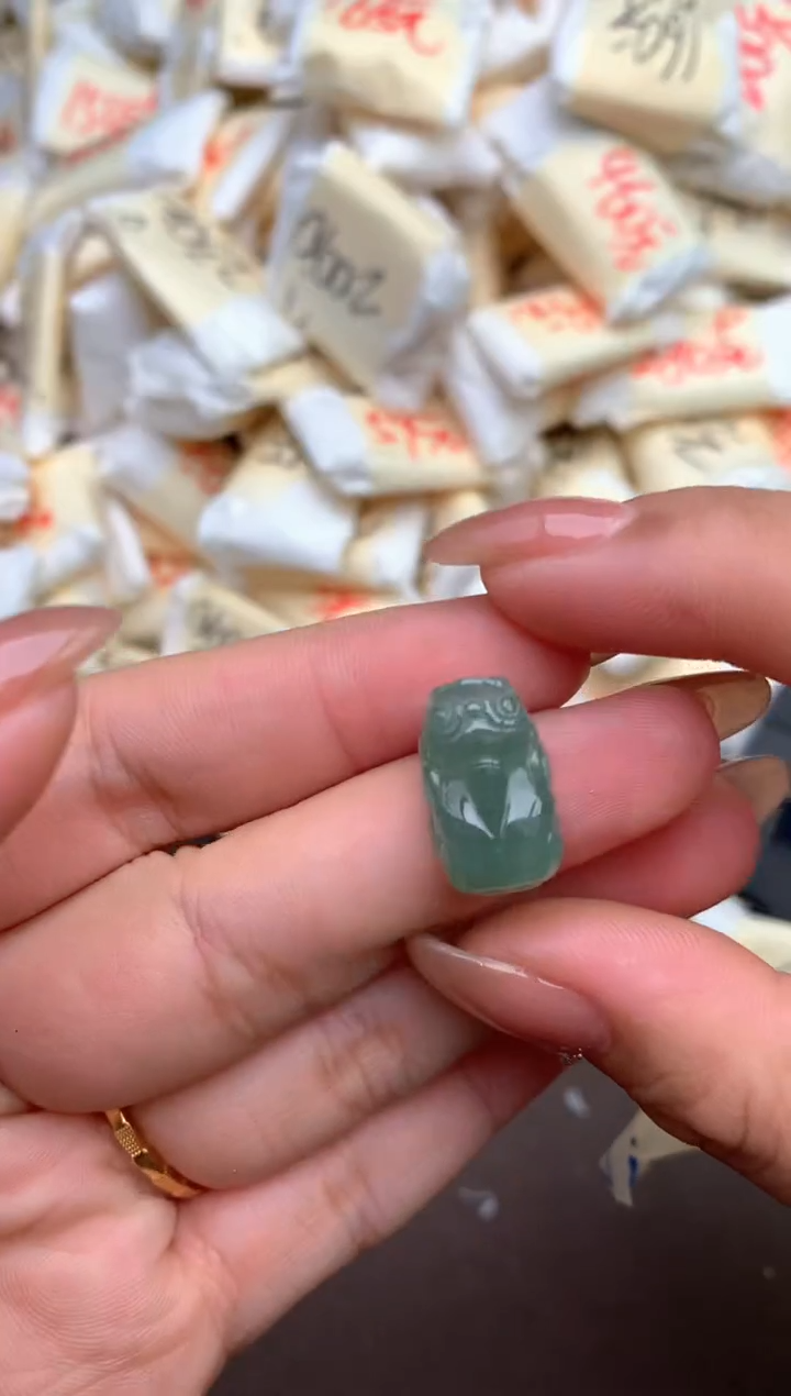 【闪购商品】翡翠挂件未镶嵌 —