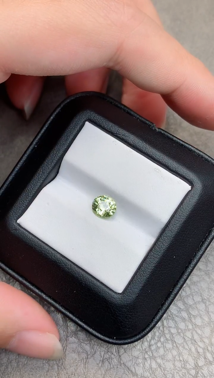 【闪购商品】石榴石裸石未镶嵌1.27ct 马里榴石 YH