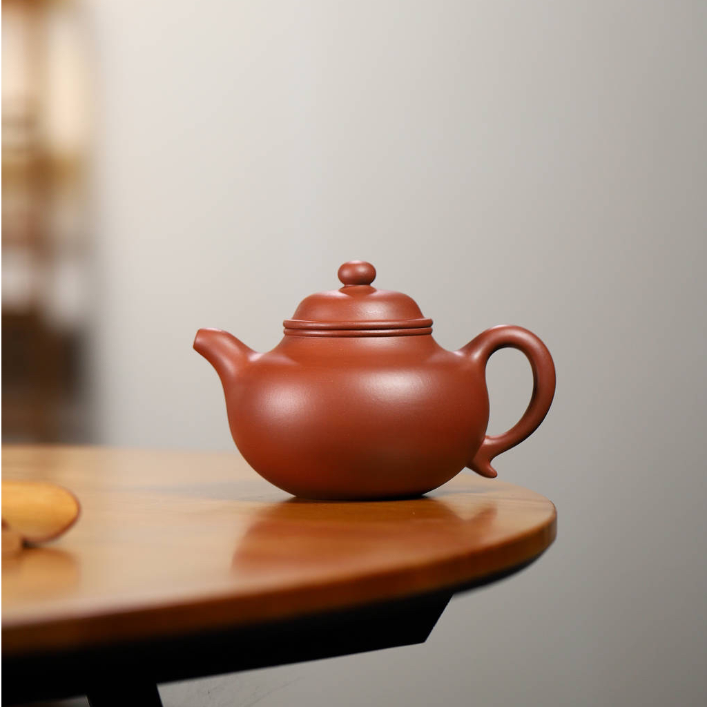 莲子470毫升中槽清 莲子壶其造型灵感来源于莲蓬，线条流畅