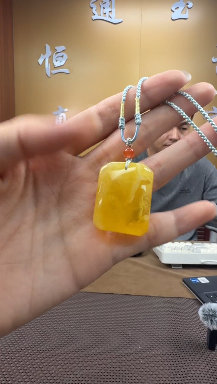 未镶嵌颈饰琥珀挂件